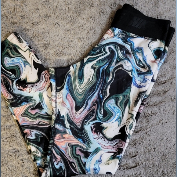 Nike Sportswear Leg-A-See High-Rise size M excellent Condition - Picture 6 of 7